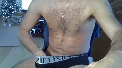 Snapshot of hairydaduncut chatting on 12/23/24, 01:13 hairydaduncut online show from 12/23/24, 01:13