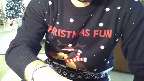 Snapshot of hairydaduncut chatting on 12/24/24, 02:54 hairydaduncut online show from 12/24/24, 02:54