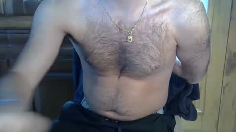 Snapshot of hairydaduncut chatting on 12/28/24, 01:17 hairydaduncut online show from 12/28/24, 01:17