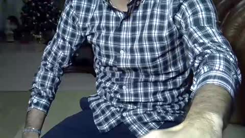 Snapshot of hairydaduncut chatting on 01/11/25, 12:44 hairydaduncut online show from 01/11/25, 12:44