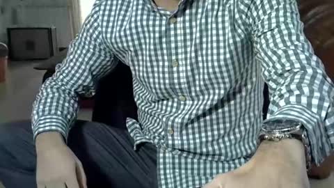 Snapshot of hairydaduncut chatting on 01/20/25, 01:11 hairydaduncut online show from 01/20/25, 01:11