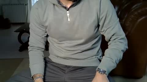 Snapshot of hairydaduncut chatting on 02/24/25, 01:21 hairydaduncut online show from 02/24/25, 01:21