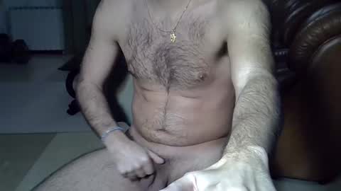 Snapshot of hairydaduncut chatting on 03/01/25, 12:17 hairydaduncut online show from 03/01/25, 12:17