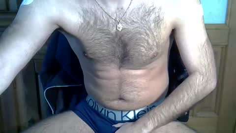 Snapshot of hairydaduncut chatting on 03/06/25, 01:03 hairydaduncut online show from 03/06/25, 01:03