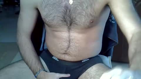 Snapshot of hairydaduncut chatting on 12/22/25, 12:57 hairydaduncut online show from 12/22/25, 12:57