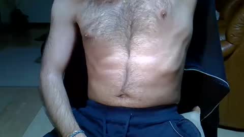 Snapshot of hairydaduncut chatting on 01/31/26, 09:35 hairydaduncut online show from 01/31/26, 09:35