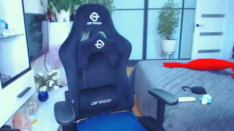 Snapshot of hairypussygranny chatting on 09/09/25, 10:15 Monika online show from 09/09/25, 10:15