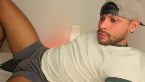 Independent       model  online show from 01/10/26, 01:07