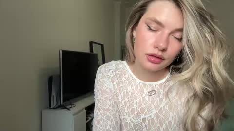 Snapshot of haley_rune chatting on 02/15/25, 11:17 haley_rune online show from 02/15/25, 11:17