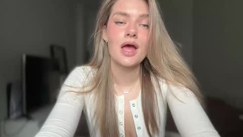 Snapshot of haley_rune chatting on 09/22/25, 10:06 haley_rune online show from 09/22/25, 10:06