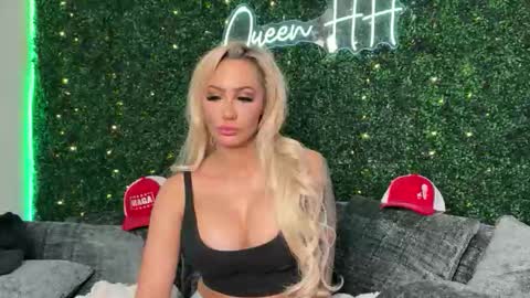 Halia Hill online show from 01/11/26, 10:26