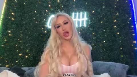 Halia Hill online show from 04/12/26, 08:58