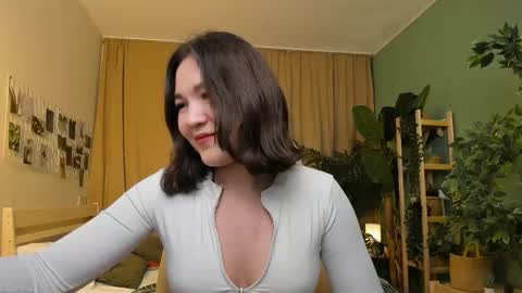 Snapshot of halle_berrry chatting on 12/03/25, 02:04 Mary online show from 12/03/25, 02:04