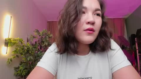 Snapshot of halle_berrry chatting on 12/14/25, 02:11 Mary online show from 12/14/25, 02:11