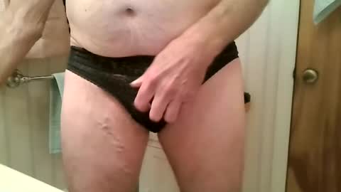Snapshot of halleck738 chatting on 12/08/24, 03:00 halleck738 online show from 12/08/24, 03:00
