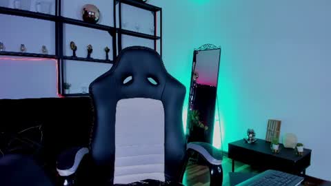 halley_ravenn online show from 06/23/26, 08:07