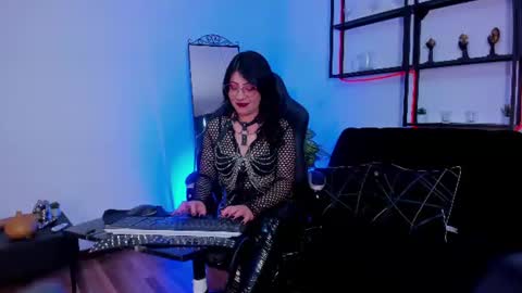 halley_ravenn online show from 07/09/26, 09:08