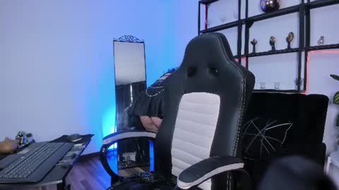 halley_ravenn online show from 07/10/26, 08:44