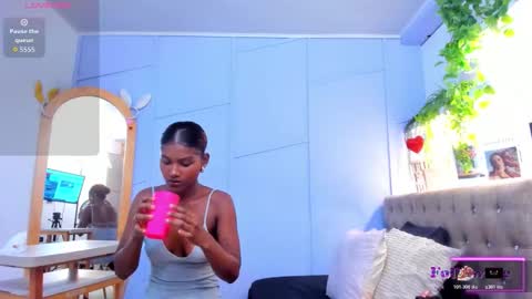 Halley Lorens online show from 02/09/26, 07:51