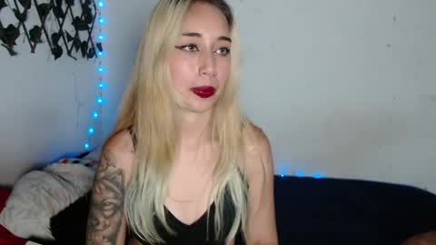 Snapshot of hallie_cam chatting on 09/22/25, 10:23 reashell online show from 09/22/25, 10:23