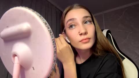 Snapshot of halliemcanaw chatting on 11/03/25, 06:42 Holly online show from 11/03/25, 06:42