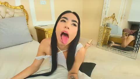 Snapshot of halliestone chatting on 11/28/25, 04:09 Hallie Stone online show from 11/28/25, 04:09