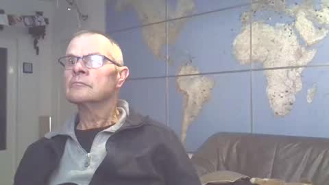 Snapshot of hamto65 chatting on 02/21/25, 10:26 Prefer men 80 online show from 02/21/25, 10:26