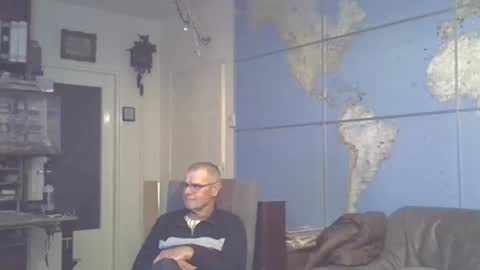 Snapshot of hamto65 chatting on 03/03/25, 08:54 Prefer men 80 online show from 03/03/25, 08:54