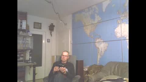 Snapshot of hamto65 chatting on 03/05/25, 08:42 Prefer men 80 online show from 03/05/25, 08:42