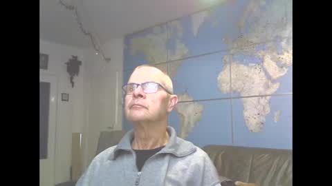 Snapshot of hamto65 chatting on 03/07/25, 09:06 Prefer men 80 online show from 03/07/25, 09:06