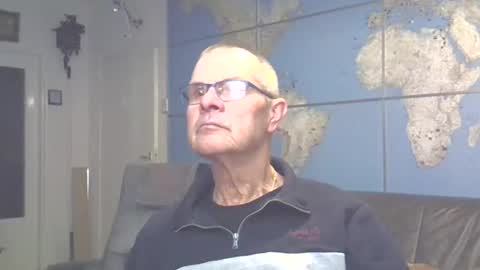 Snapshot of hamto65 chatting on 03/08/25, 08:25 Prefer men 80 online show from 03/08/25, 08:25