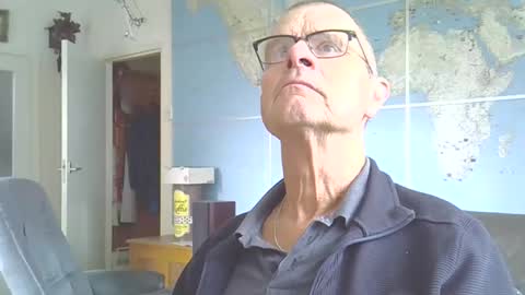 Snapshot of hamto65 chatting on 09/21/25, 10:39 Prefer men 80 online show from 09/21/25, 10:39