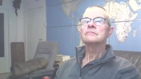 Snapshot of hamto65 chatting on 10/27/25, 10:25 Prefer men 80 online show from 10/27/25, 10:25