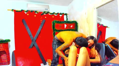 Snapshot of hana_and_zeta chatting on 01/23/25, 12:41 Hana and Zeta online show from 01/23/25, 12:41