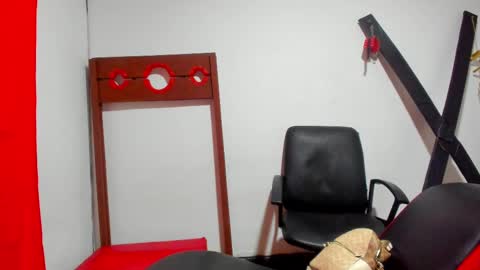 Snapshot of hana_and_zeta chatting on 03/11/25, 12:06 Hana and Zeta online show from 03/11/25, 12:06