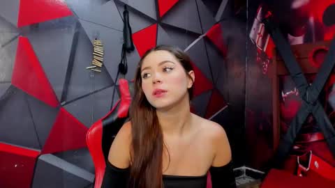 Snapshot of hana_and_zeta chatting on 10/24/25, 12:12 Hana and Zeta online show from 10/24/25, 12:12