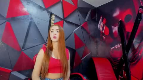 Snapshot of hana_and_zeta chatting on 11/22/25, 12:15 Hana and Zeta online show from 11/22/25, 12:15