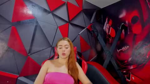 Snapshot of hana_and_zeta chatting on 12/04/25, 12:14 Hana and Zeta online show from 12/04/25, 12:14