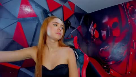 Snapshot of hana_and_zeta chatting on 12/18/25, 12:22 Hana and Zeta online show from 12/18/25, 12:22