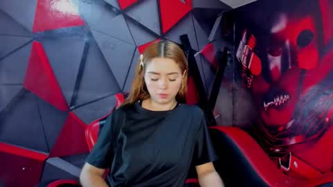 Snapshot of hana_and_zeta chatting on 12/20/25, 12:45 Hana and Zeta online show from 12/20/25, 12:45