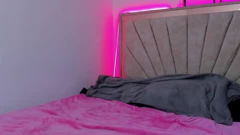 Snapshot of hana_and_zeta chatting on 02/23/26, 02:25 Hana and Zeta online show from 02/23/26, 02:25