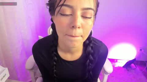 Snapshot of hana_garcia chatting on 10/28/25, 10:34 Hana Garcia online show from 10/28/25, 10:34