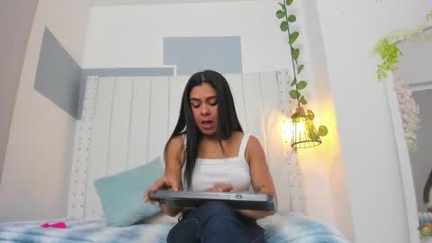 hanah_gray online show from 10/20/25, 11:10