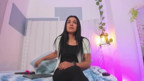 hanah_gray online show from 10/21/25, 11:00