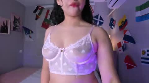 Snapshot of hanah_line chatting on 06/25/26, 01:04 Hanna Lineros online show from 06/25/26, 01:04