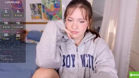 Snapshot of hanahwoods chatting on 11/21/25, 01:32 hanahwoods online show from 11/21/25, 01:32