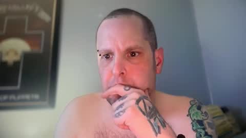 Snapshot of hand_banana_420 chatting on 12/17/25, 01:44 hand_banana_420 online show from 12/17/25, 01:44