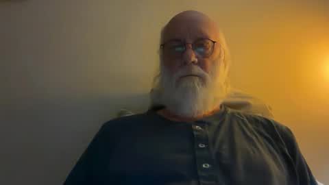 handful753128 online show from 12/16/25, 02:49