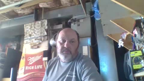 Snapshot of handiemanhere chatting on 10/05/25, 05:11 naked man online show from 10/05/25, 05:11