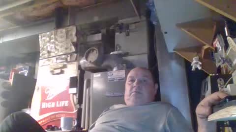 Snapshot of handiemanhere chatting on 10/19/25, 01:12 naked man online show from 10/19/25, 01:12